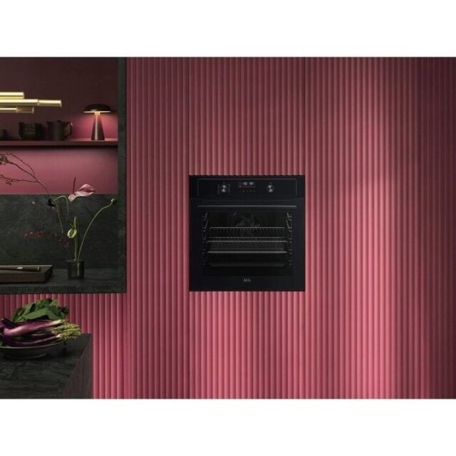 AEG BPX535A61B 
Multifunction oven with pyrolytic cleaning and AirFry function, 9 functions, retract