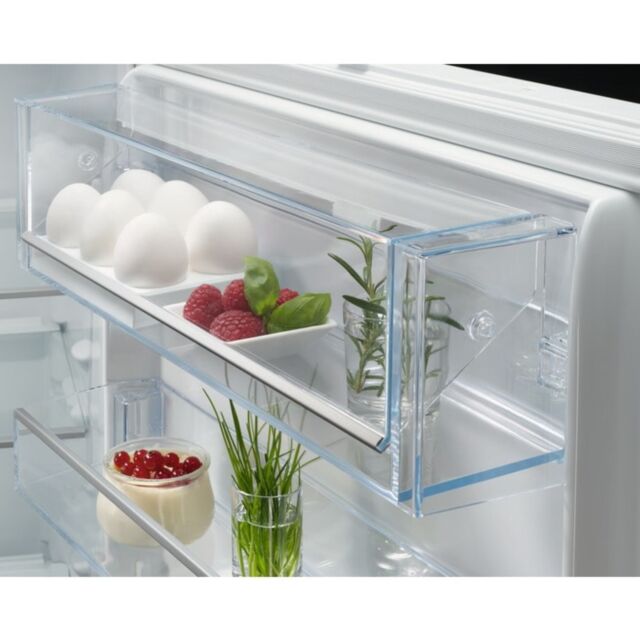 AEG NSC7G752ES
Integrated MaxiSpace. Frost Free Fridge Freezer. Cooling360, GreenZone, DynamicAir,