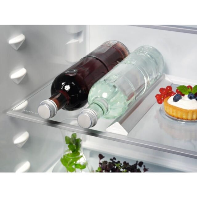 AEG NSC7G752ES
Integrated MaxiSpace. Frost Free Fridge Freezer. Cooling360, GreenZone, DynamicAir,