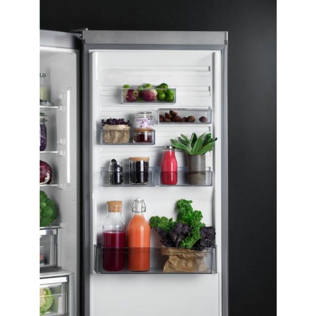 AEG OSC6M191ES
Extra Tall Integrated Frost-Free Fridge Freezer with electronic controls, E Energy,
