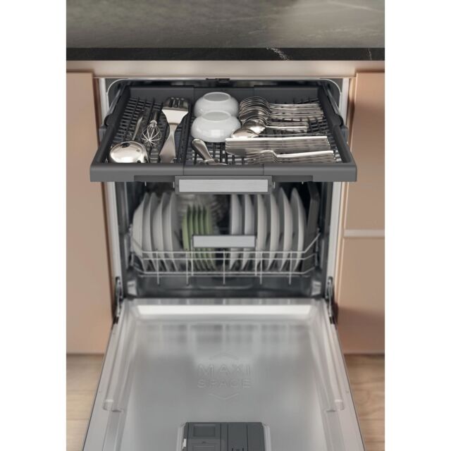 Hotpoint H7IHP42L H7I HP42 L UK Built in 15 Place Settings Dishwasher