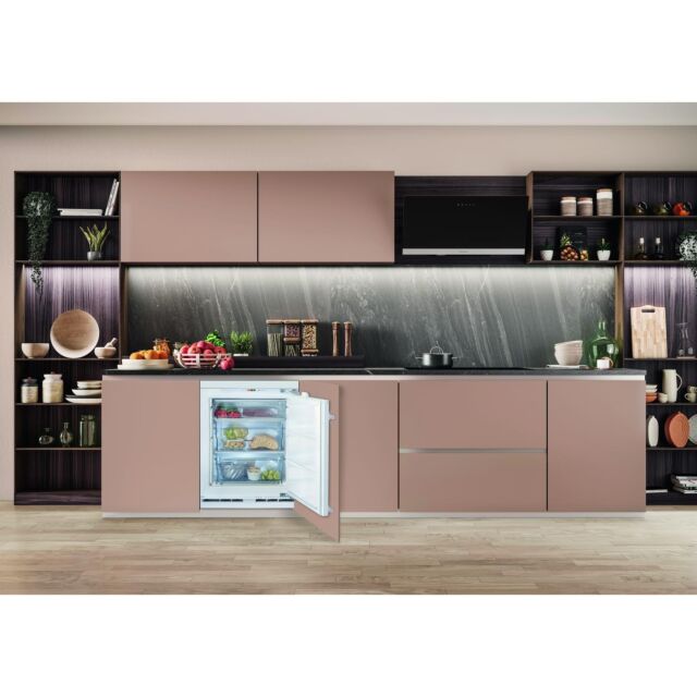 Hotpoint HBUFZ011 integrated upright freezer