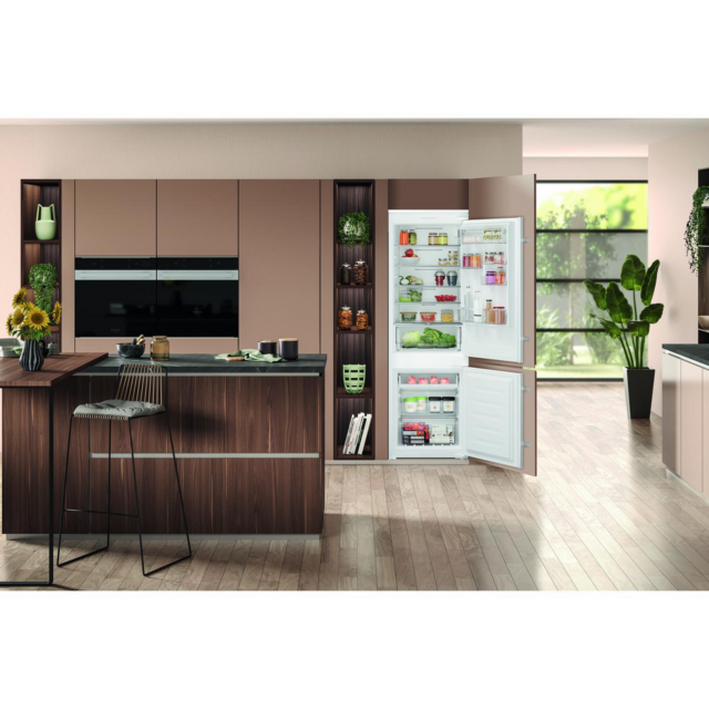 Hotpoint HTC18T112UK 54cm 70/30 Auto Defrost Fridge Freezer