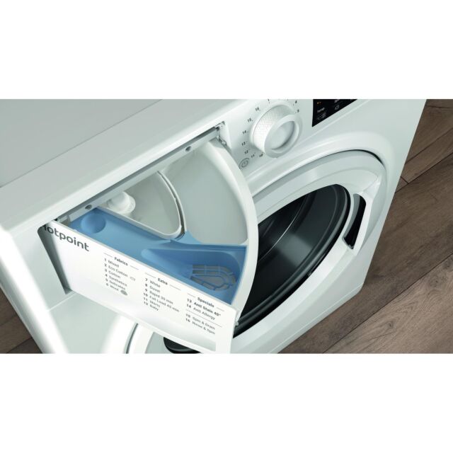 Hotpoint NSWF846WUK freestanding front loading washing machine