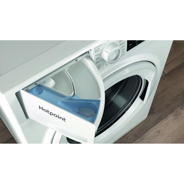 Hotpoint NSWF846WUK freestanding front loading washing machine