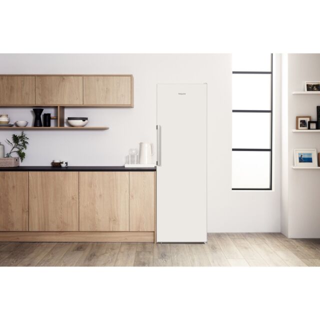 Hotpoint SH6A2QWR freestanding fridge: white