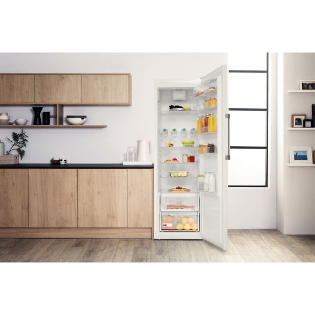 Hotpoint SH6A2QWR freestanding fridge: white