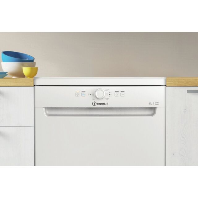 Indesit D2FHK26 Dishwasher: full size, white colour - D2F HK26 UK