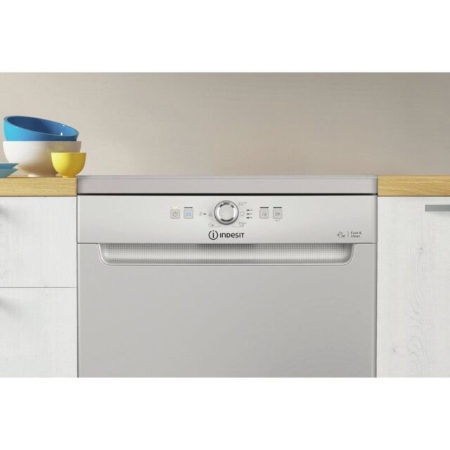 Indesit D2FHK26S Dishwasher: full size, silver colour - D2F HK26 S UK