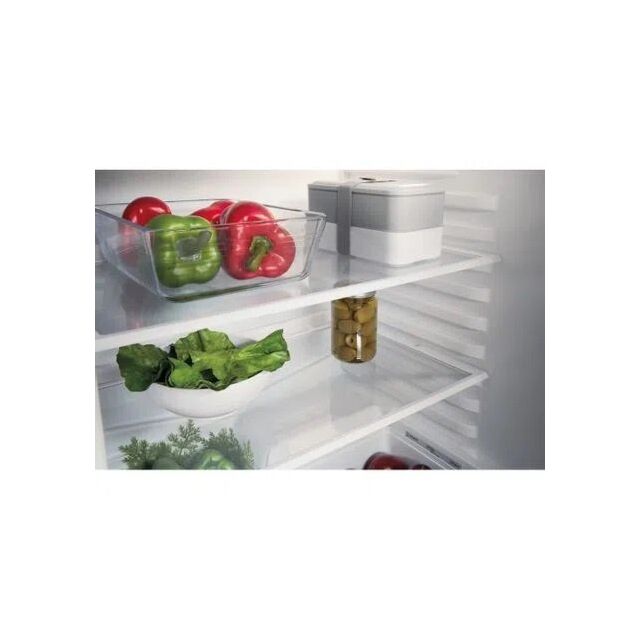 Indesit ILA1 Built-Under Fridge