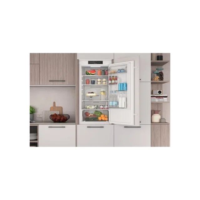 Indesit INC18T311 BI Fridge Freezer