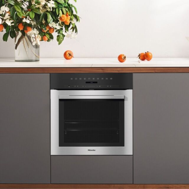 Miele H7164B 12 Functions, DirectSensor S, 76 litre capacity, Rapid heat-up, Catalytic cleaning, Ext