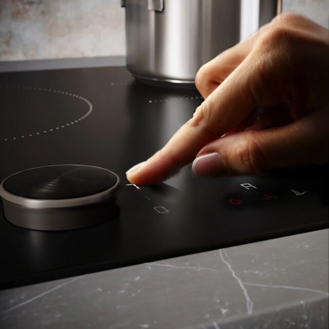 Neff T68NUV4A0 80cm Flex Induction Hob, Matt Black Design glass, Red/White Display, Anthracite Grey 