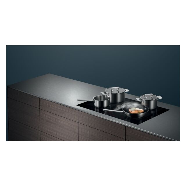 Siemens HZ9SE040 Four piece pan set, suited for induction, radiant ceramic and gas. Consists of 1 x 