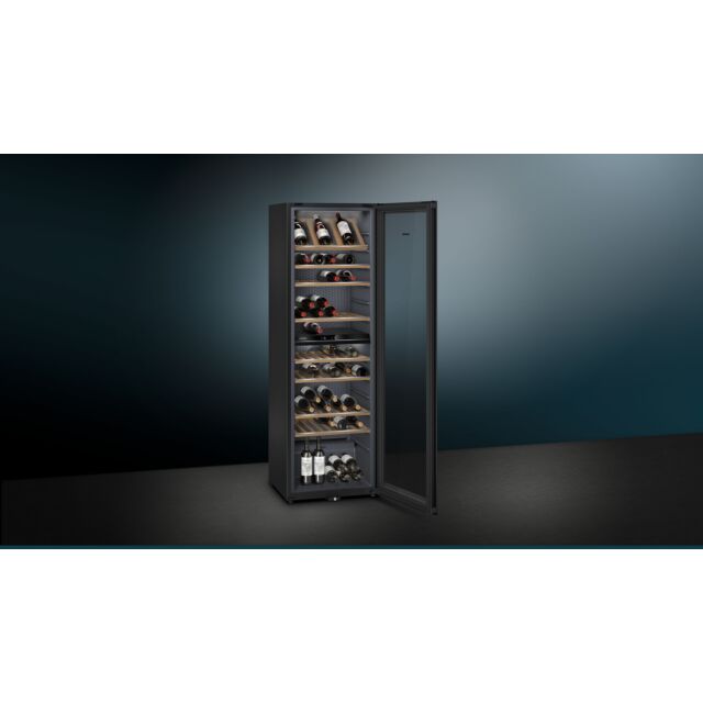 Siemens KW36KATGA 186X60 freestanding wine cabinet with silver coloured reversible glass door, integ